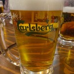 cona 新宿東南口店 - カールスバーグ生ビール