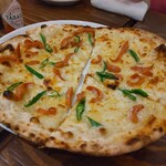 cona 新宿東南口店 - 青唐辛子のピザ