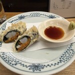 天ぷら新宿つな八 - ウニとホタテの揚げ物