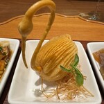 中国菜 Guu - 大根を使ったスワンの形のパイ