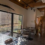 ツキガワドライブイン - 小川が見える席に座りました