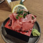 ねぎま 三ぞう - 中トロ入り本マグロぶつ刺し