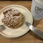 ル・パン・コティディアン - 手前のイートイン席にて