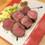 牛タンとマグロとクリスピー餃子 ひまわり［海］ - 