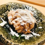 すが弥 - 軽く湯煎して漬けた真鱈の白子。バターソテーしてからブルーチーズをスリスリスリ。イタリア産のオリーブオイルを垂らします