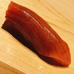 すが弥 - 背トロの別れ身。ひときわ旨味の強い部位です