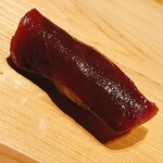 すが弥 - 赤身の漬けです。確かこれが下田の娘さんの筈