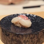 THE SUSHI りょうけん - 帆立燻製 フィンガーライム