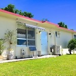 ナファーシュ - 北中城の外人住宅。ちいさなお家カフェ。駐車場（5台）がいっぱいのとき、スタッフにお声をおかけいただければご案内いたします。