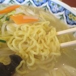 マンプク - 麺のアップ