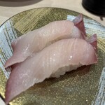 びんび三昧 - 料理写真:大好物の大切りハマチ　身も厚くてとてもGOOD！