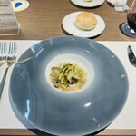 西武 旅するレストラン 52席の至福 - 魚料理 鰻とフォアグラのポワレ 藁焼き深谷ネギとアサリのスープ