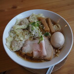 メントサケ - 料理写真:ワンタンメン（醤油）たす　大盛り＋味玉