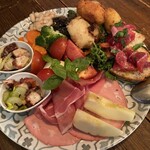 トラットリア ピッツェリア polipo - 料理写真:前菜　多いけれど食べれます（写真は二人前）