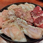 肉屋 堀もと - ミックスホルモン塩