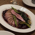 ビストロ・スリージェ - 京都七谷鴨胸肉のロースト チェリーとビーツのソース