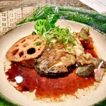 シカゴ - ●ポワソン（魚介のメイン）
      活鮑のステーキと彩り野菜
      バルサミコと焦がしバターのソース