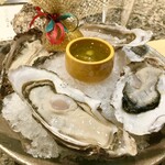 シカゴ - ●前菜2
      弁天かき　ピストソースと共に
      （トマト・ピスタチオ・オリーブオイルのソース）