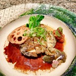 シカゴ - ●ポワソン（魚介のメイン）
      活鮑のステーキと彩り野菜
      バルサミコと焦がしバターのソース