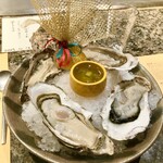 シカゴ - ●前菜2
      弁天かき　ピストソースと共に
      （トマト・ピスタチオ・オリーブオイルのソース）