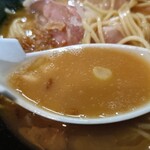 濃麺 海月 - スープは粘度高めで濃い