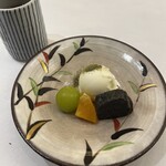 ガーデンダイニング 環樂 - 水菓子　デザート → ジャージー牛アイスあっさりと頂け、環樂さんお手製ごま団子めっちゃ胡麻風味美味い
      