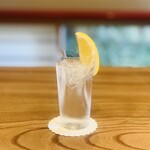 柚木元 - 「香の森：養命酒製造のジン」
      ・メイヤー檸檬のジンリッキー