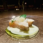 nôtori - ③【アマゴ、蕪】
      ★ アマゴのミキュイ、3種のソース（蕪のピュレ、無花果葉のオイル、農鳥形に抜いたの蕪の発酵無花果ジュースのマリネ、仕上げ：自家製の人工いくら+アマゴの魚卵）