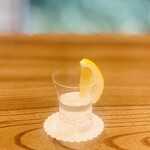 柚木元 - 「香の森：養命酒製造のジン」
      ・Shot