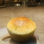 nôtori - ⑪【キウイフルーツ】
      ★ ゴールデンキウイの果肉+ハーブのシャーベット、生クリーム、ゴールドクレスト・ウィルマ+ クラフトジン+フロマージュブランのカタラーナクリームのキャラミレゼ