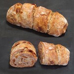 パン工房 シュネッケ - イチジクとくるみのカンパーニュ