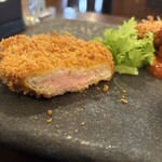 とんかつ ますいや - ヘレカツ断面　うっすらピンクのお肉は超柔らか！