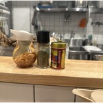 だしと麺 遊泳 - 卓上調味料類２