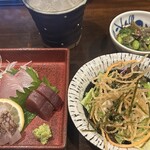 もも鐵 - 刺身にサラダ
