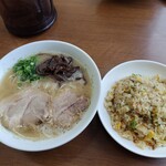 麺工房 ラーメン いち - 豚骨と並チャーハン