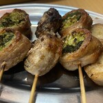 串とメシにはサケキタル - ・レタス巻き ・しそ巻き ・エノキ巻き ・万能ネギ巻き