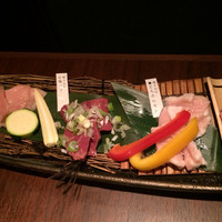 和牛焼肉 とびうし 飯田橋 - ホルモン盛り合わせ