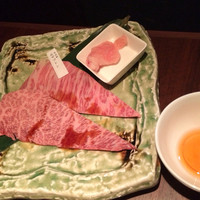 和牛焼肉 とびうし 飯田橋 - ザブトン。卵も濃厚で旨し！