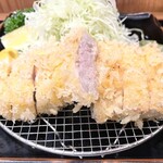 とんかつ いわい - 特選ロースカツ定食【120g】、ロースカツ。