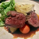 二階の洋品店 - 牛ロースト　卵黄と豆板醤のアリオリソース