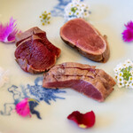 柚木元 - 2025.12 信州新町サフォーク仔羊の乾牧草タタキ（シキンボ、シンシン、ミスジ）酢橘 本わさび 山塩