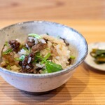 柚木元 - 2025.12 熊ご飯（ロースと芹の和えご飯）と香の物（源助かぶ菜）