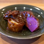 柚木元 - 2025.12 親熊すね肉と仔熊内臓の味噌（信州味噌と八丁味噌）煮込み 蒸した紅芯大根と1年熟成じゃがいも添え