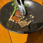 たお - タチウオの燻製とむかごの炒め物。