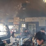東千歳バーベキュー - 煙モクモクの店内