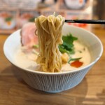 麺屋のとなり - とり白湯醤油そば