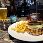 ハングリーヘブン - エッグバーガー(1250円), ポテトフライM(150円), ビッグウェーブ(900円)