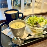 カフェカルディーノ - ランチセット サンドイッチがくる前