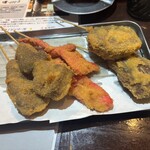 賓 - マグロ、紅生姜、しいたけの串揚げ