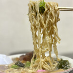 らー麺　Do・Ni・Bo - 小麦香るビロビロ太麺をリフトUP⤴️